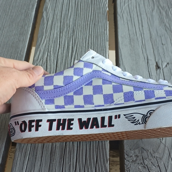 Vans - Picture 10 of 16